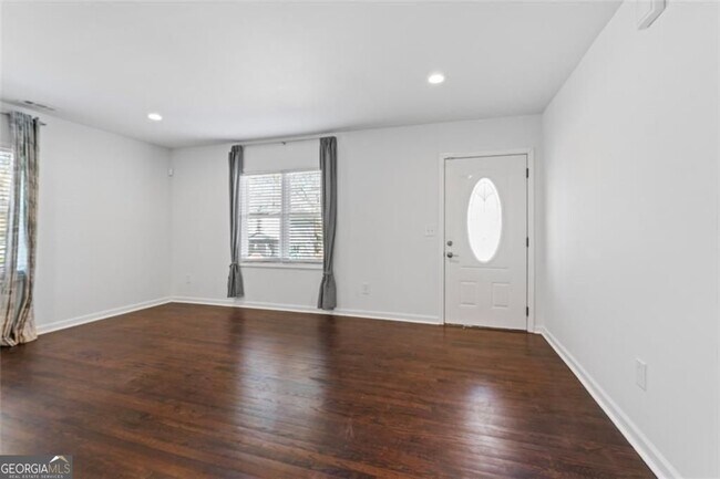 Building Photo - 1000 Palmetto Ave SW