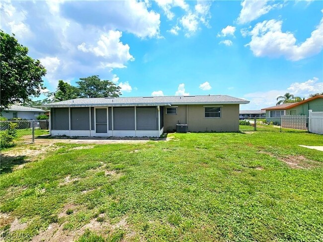 Building Photo - 211 S Lake Dr