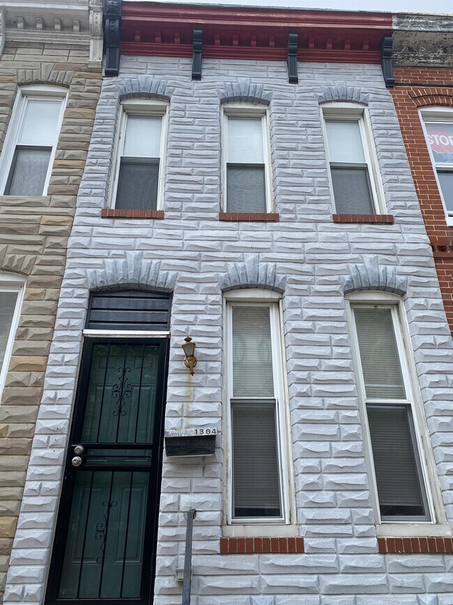 Building Photo - 1304 Sargeant St