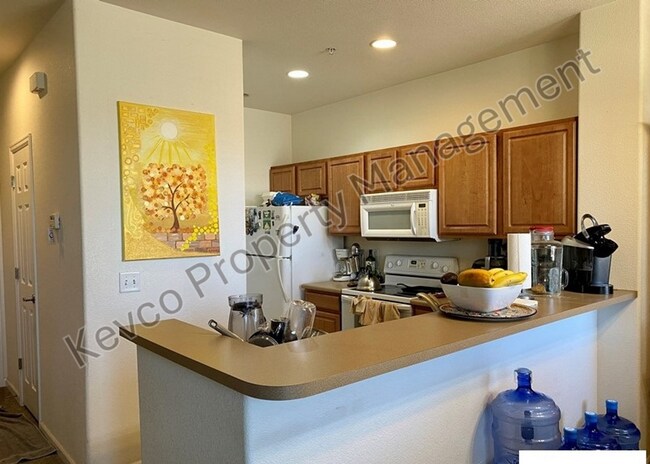 Building Photo - Live, Work, Relax - Comfortable Townhouse with AC
