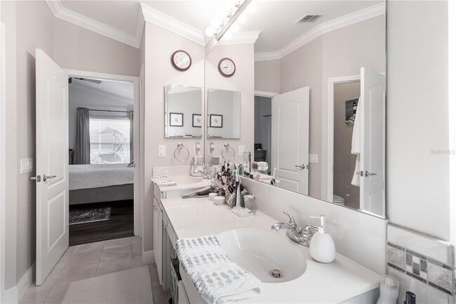 Building Photo - 16204 Nottingham Park Way