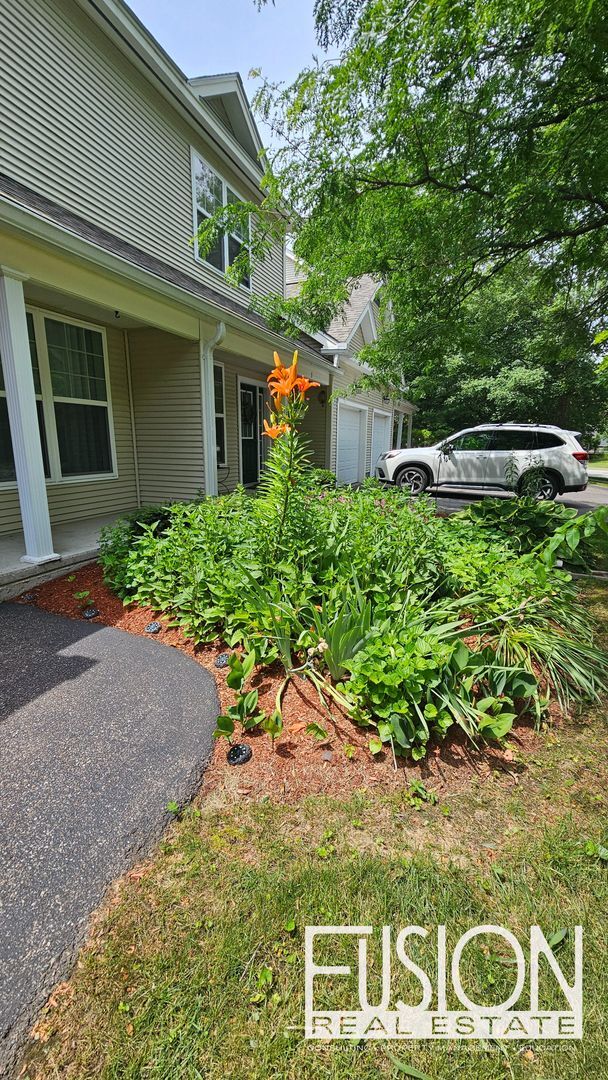 Building Photo - Bright, Modern 3 Bedroom Townhouse in Essex Junction!
