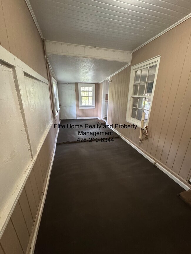 Building Photo - 1220 Sylvian Dr