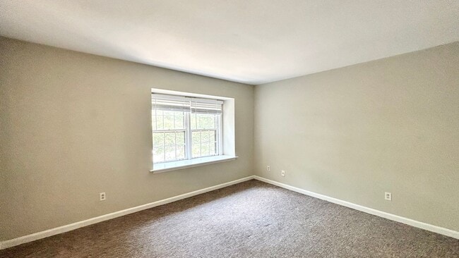 Building Photo - Rare Cross Creek 2 Bedroom-2.5 Bathroom Townhouse, Available NOW!
