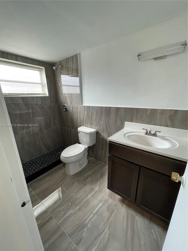 Building Photo - 300 NE 125th St