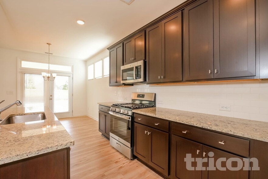 Building Photo - 213 Everett Sq