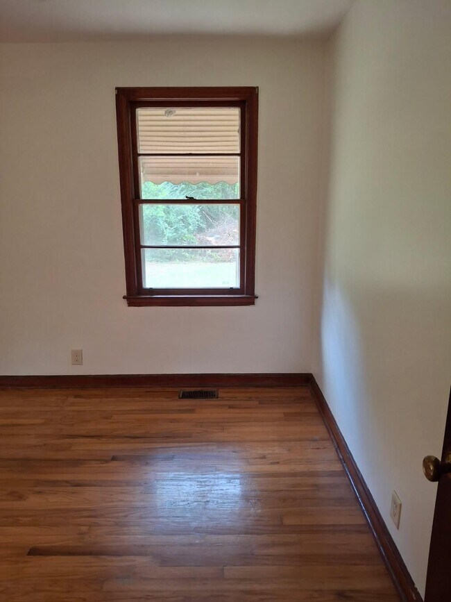 Building Photo - 287 Myrtle St