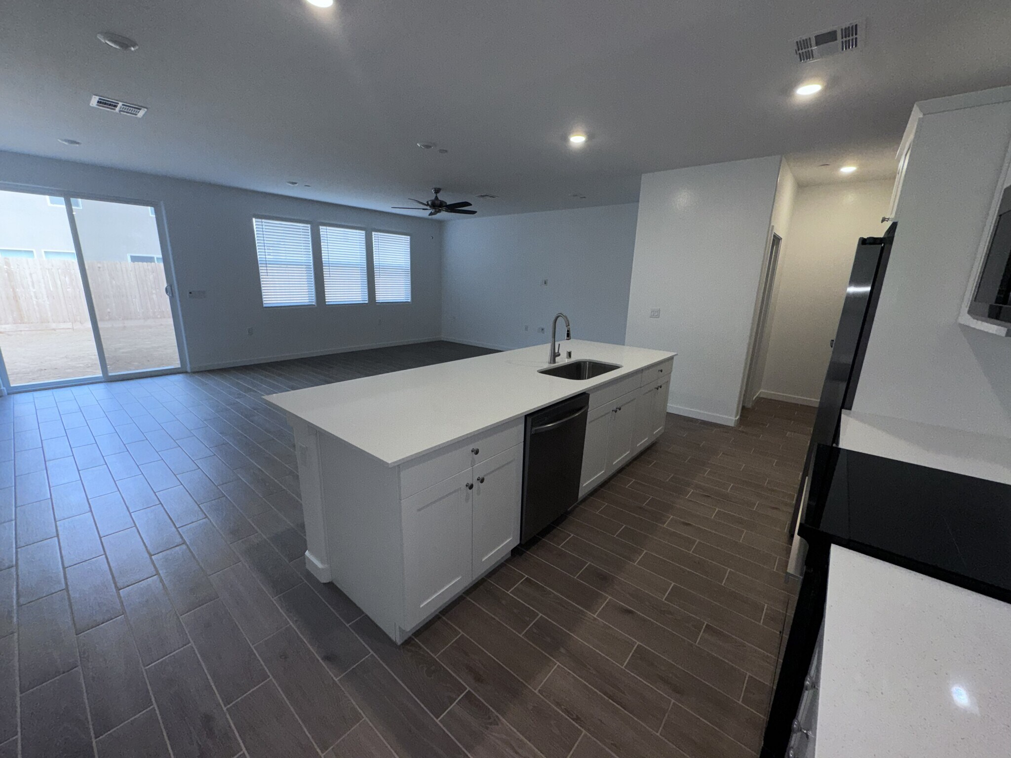 Building Photo - 1808 Mohave Rd S