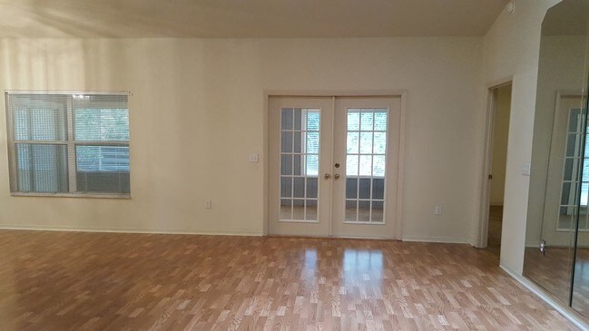 Building Photo - Capri Home