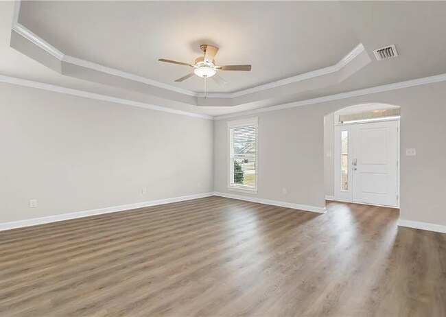 Building Photo - 682 Begeman Rd