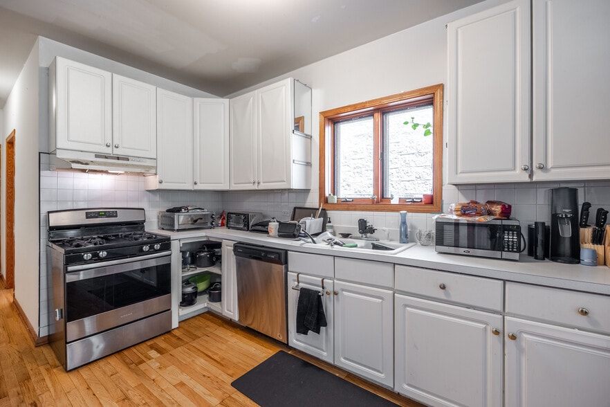 Building Photo - 1351 N Wolcott Ave