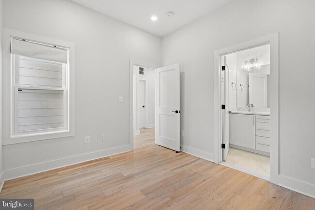 Building Photo - 1130 Penn St NE