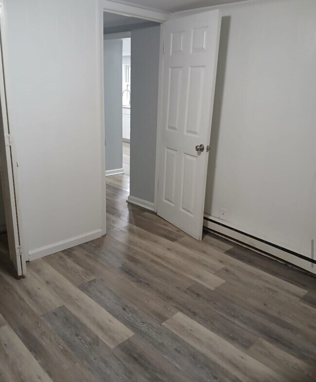 Building Photo - Private Basement Apartment with 2 Beds and...