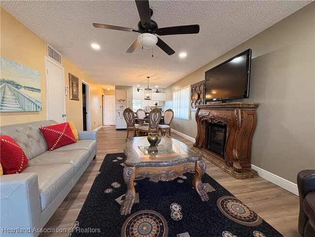 Building Photo - 106 Fairway Ct