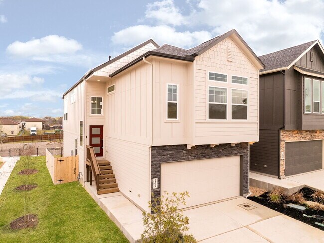 Building Photo - Charming Townhome Offering Space, Comfort, and Convenience