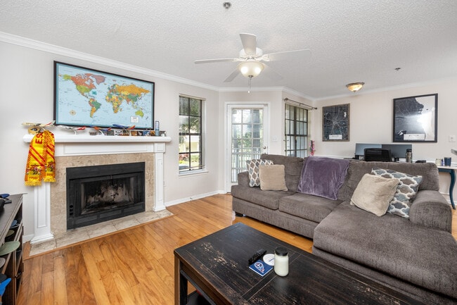 Building Photo - 1000 W Horatio St