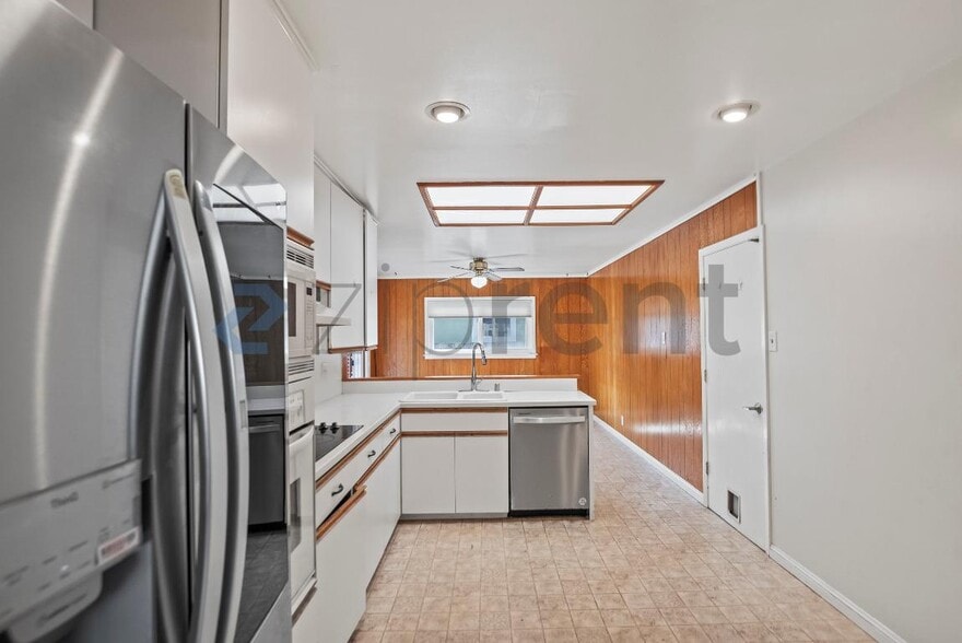 Building Photo - 1170 Glenview Dr