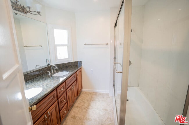 Building Photo - 1212 S La Jolla Ave