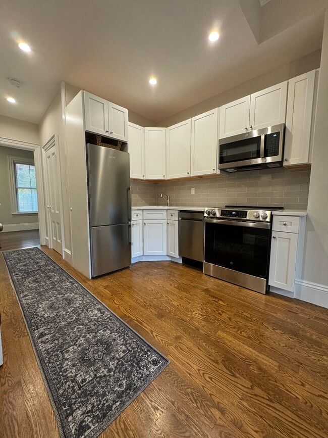 Building Photo - Renovated unit, Longwood Medical Area Brow...
