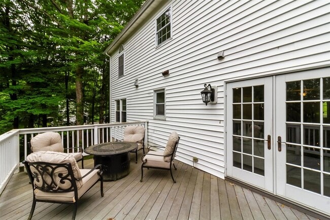 Building Photo - 4 Plum Tree Ct