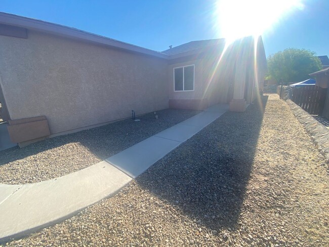 Building Photo - Cute Home in Parkhill Estates