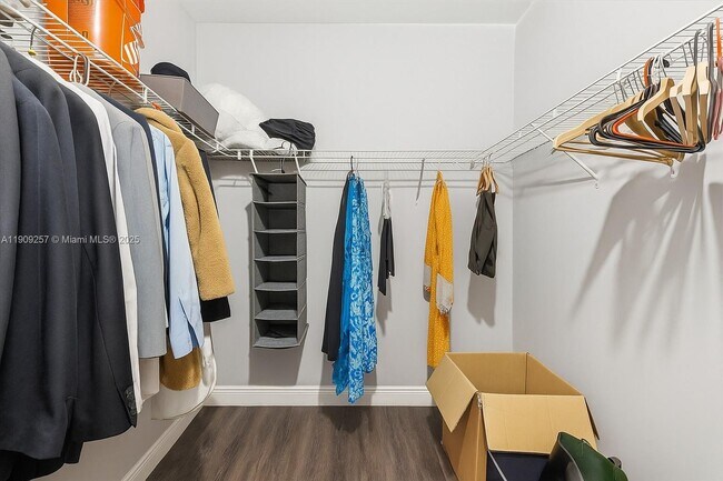 Building Photo - 2730 SW 26th St