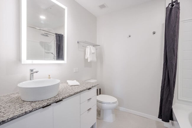 Building Photo - 1 W 4th St