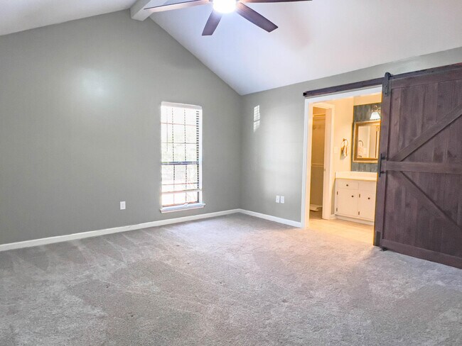 Building Photo - 4196 Hedgerow Ln