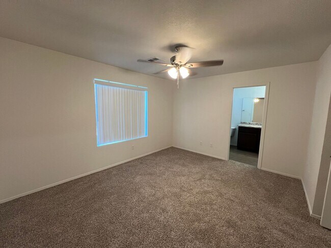 Building Photo - NEWER 4 BEDROOM HOME!