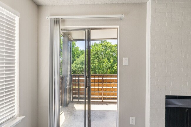 Building Photo - 2525 Thomason Cir