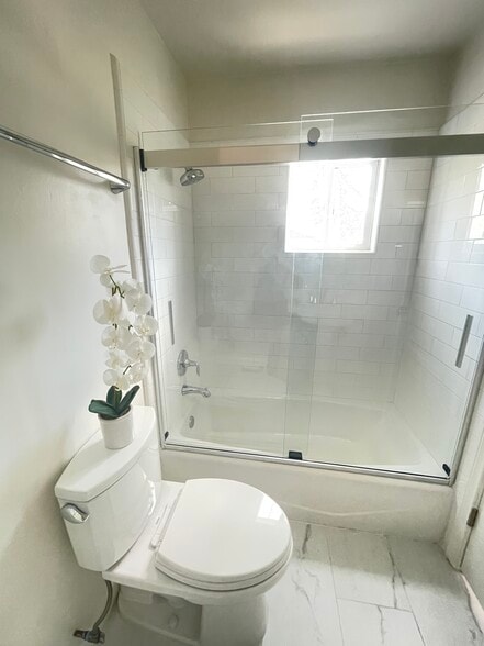 Building Photo - 1534 N Ave 47