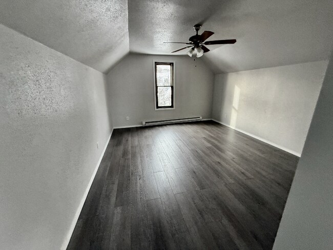 Building Photo - 506 1st Ave W