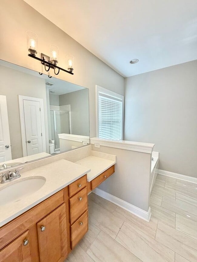 Building Photo - Comfort & Convenience: 3BR End-Unit Townhome in Pooler