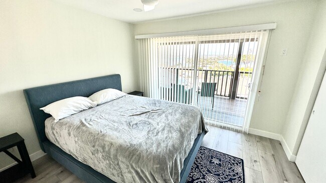 Building Photo - Stunning Newly Renovated 3BD/2.5BA Luxury ...
