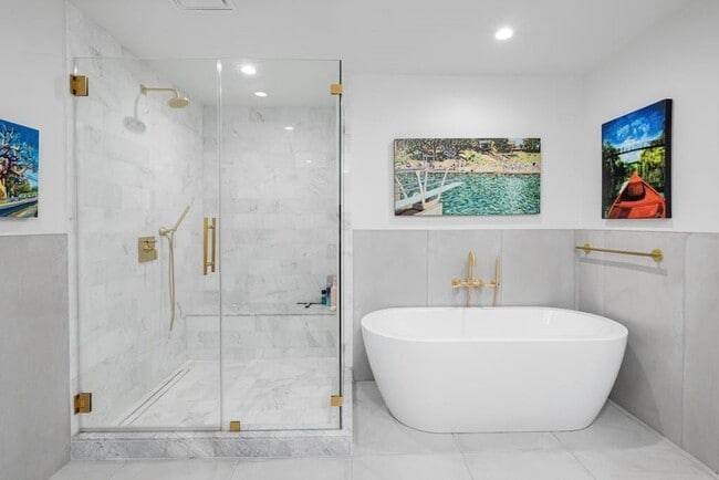 Building Photo - 70 Rainey St