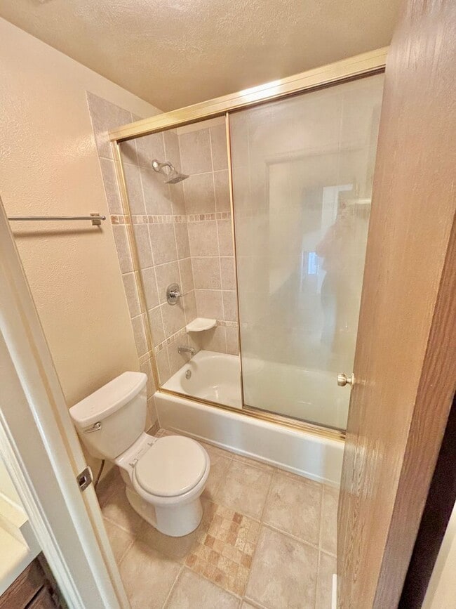 Building Photo - Beautiful 3-Bedroom Home Near Ken Caryl, Parks & Schools!!Available Now!!