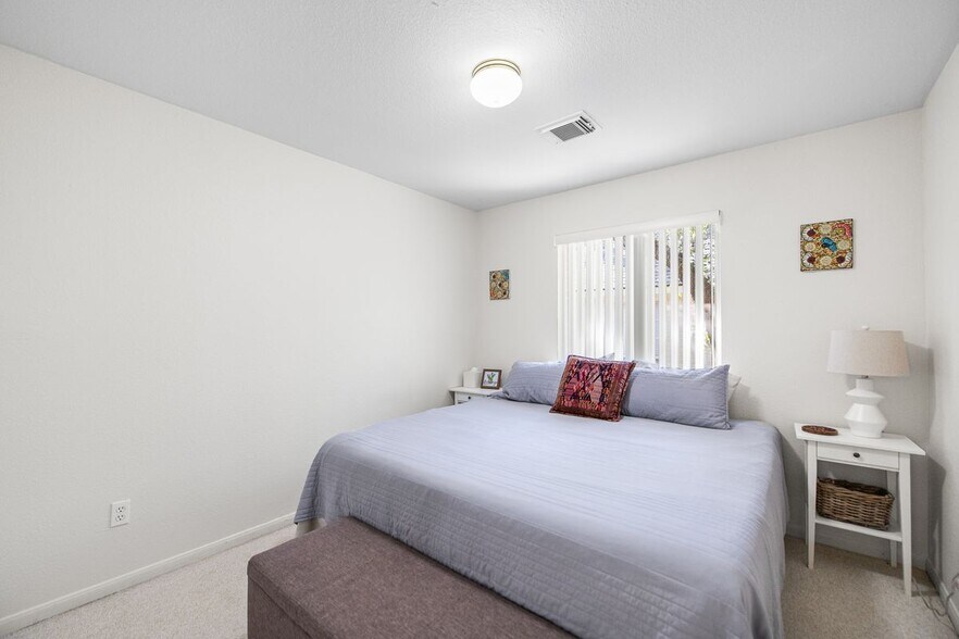 Building Photo - 13839 Bent Ridge Dr