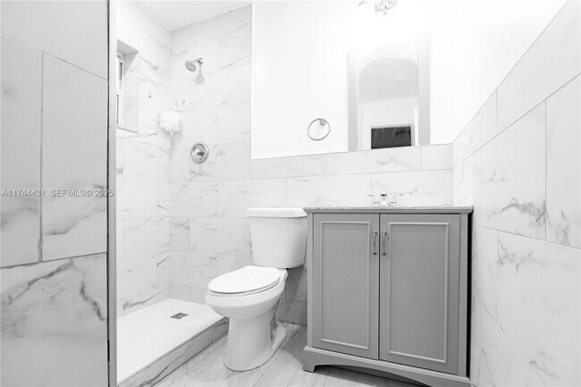 Building Photo - 1060 NE 78th St