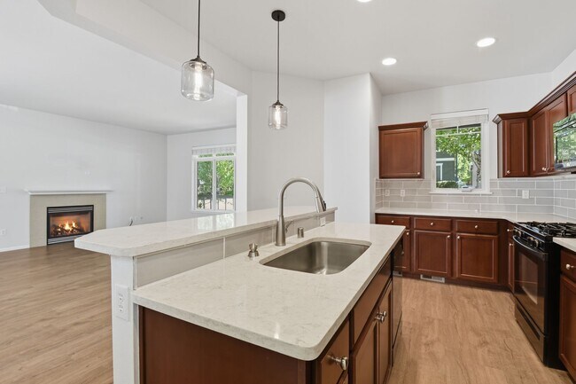 Building Photo - 4bd/2.5ba Renton Home