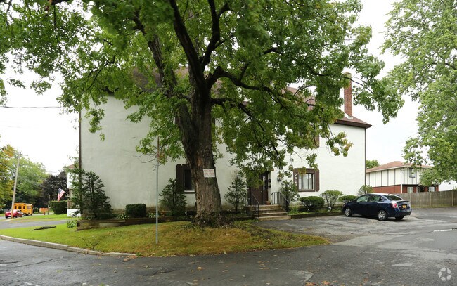Building Photo - 2828 Campbell Ave