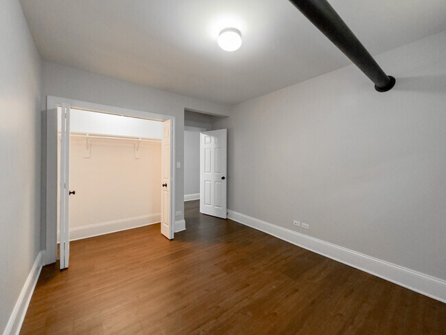 Building Photo - 936 E 52nd St