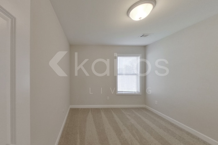 Building Photo - 1396 Maxwell Cir