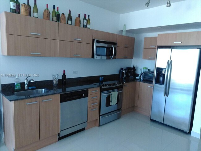 Building Photo - 350 S Miami Ave