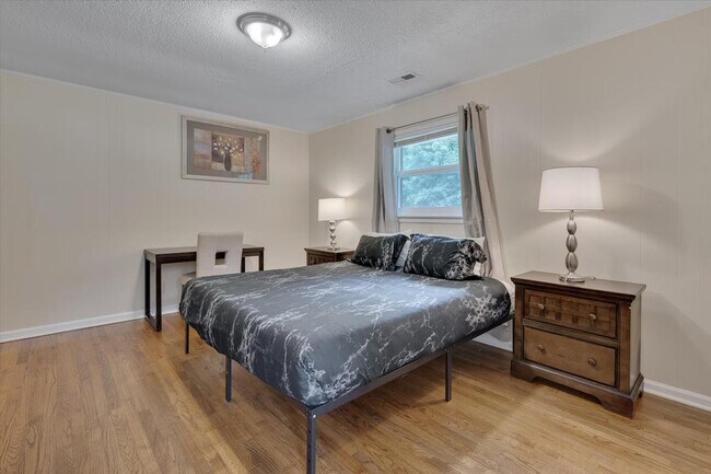 Building Photo - 210 Parthenia Dr