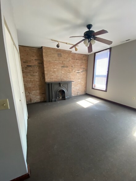 Building Photo - 2454 River Rd