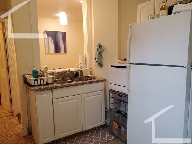 Building Photo - Coolidge Corners finest.......