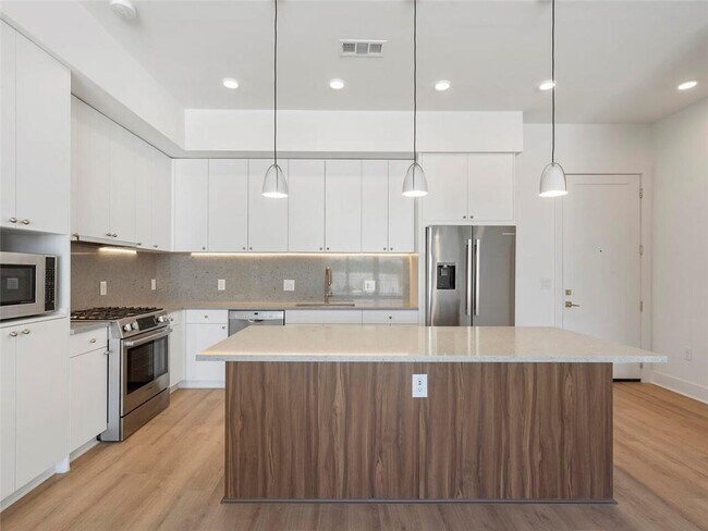 Building Photo - 675 Drewry St NE