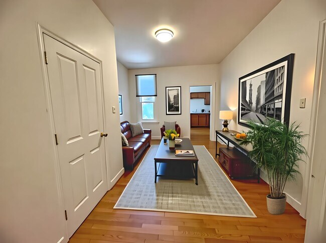 Primary Photo - 118 S Richland Ave