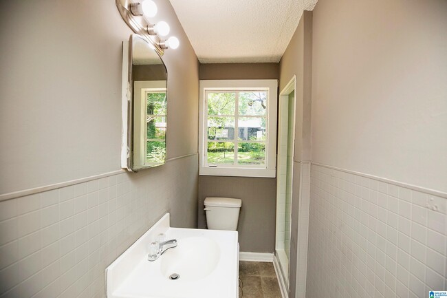 Building Photo - 410 Swann Dr