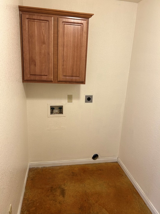 Building Photo - 486 Bridle Path